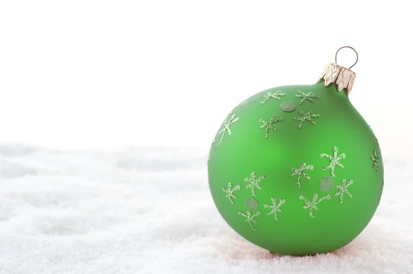 Grønn juleball – stockfoto