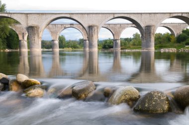 Ardèche içinde köprü