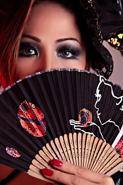 用日本的风扇的亚洲女性 — 图库照片