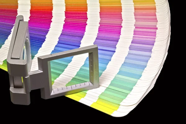 Руководство по цвету для офсетной печати на черном черном поле — стоковое фото
