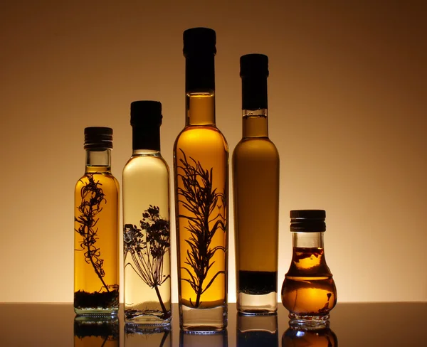Collectie van flessen van olijfolie. — Stockfoto