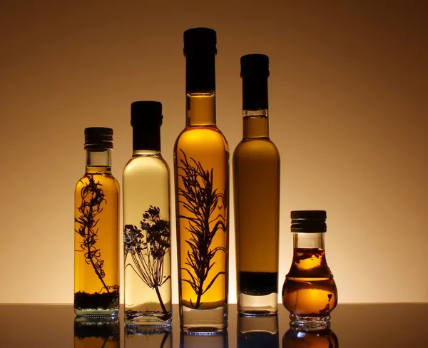 Raccolta di bottiglie di olio d'oliva . Fotografia Stock