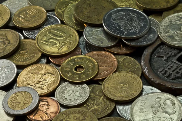 Monedas de varios países — Foto de Stock