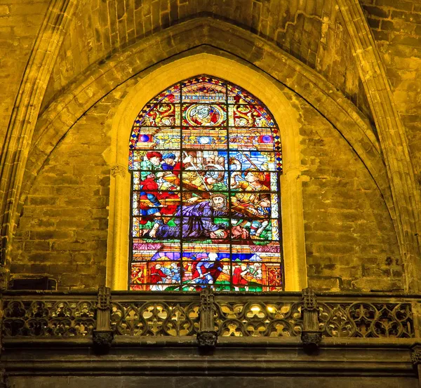 Stained-glass window in La Giralda — Stockfoto