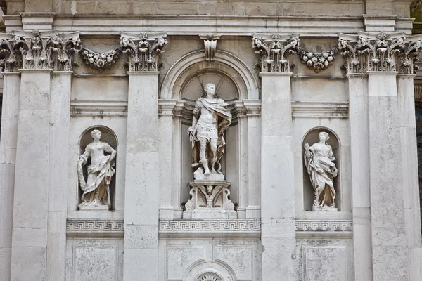 Fasada kościoła w Wenecja, Włochy — Zdjęcie stockowe