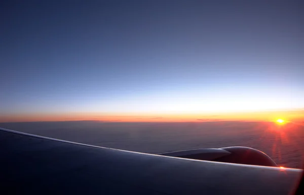 Sunrise tízezer méter tengerszint feletti magasságban — Stock Fotó