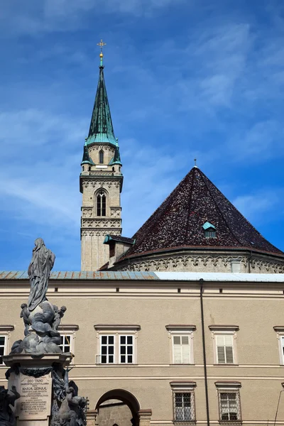 Францисканская церковь (Franziskanerkirche) в Зальцбурге — стоковое фото