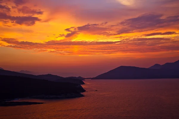 Vackra färgglada solnedgången över Egeiska havet — Stockfoto