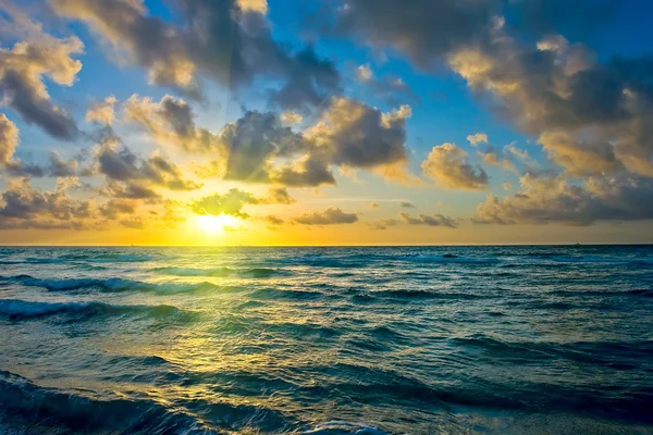 Lever de soleil, océan Atlantique — Photo