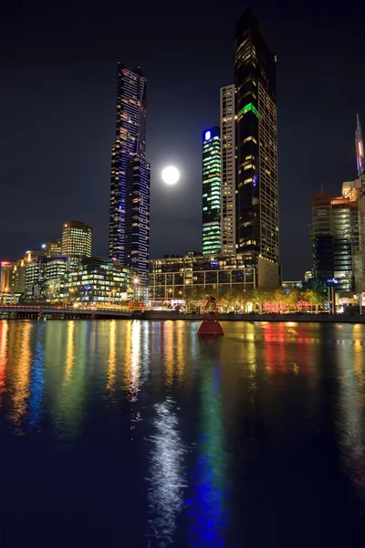 Мельбурн ночью — стоковое фото