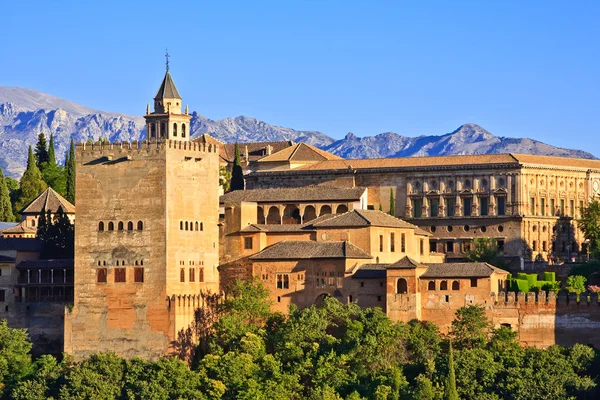 Alhambra al atardecer, Granada, España — Foto de Stock