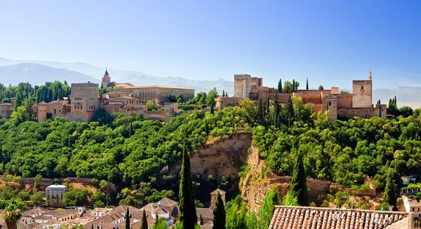 Alhambra at sunny day, Granada, Spain — Stockfoto