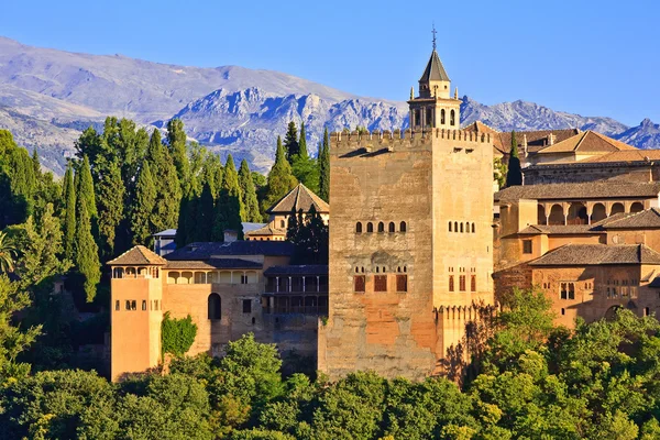 Alhambra v západu slunce, granada, Španělsko — Stock fotografie