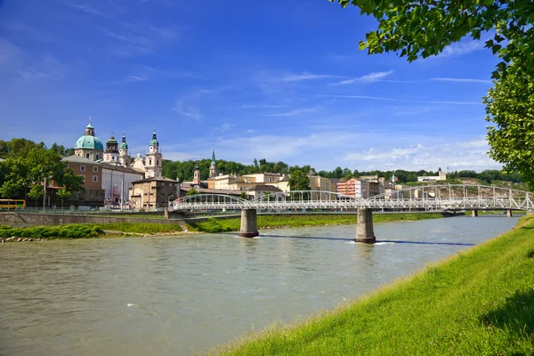 Veiw op de rivier salzach en salzburg — Stockfoto