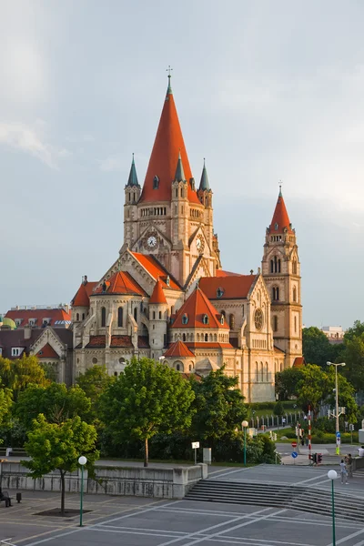 维也纳多瑙河河上教堂 — 图库照片