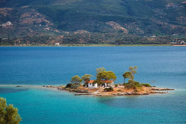 Pequena ilha no mar Egeu — Fotografia de Stock