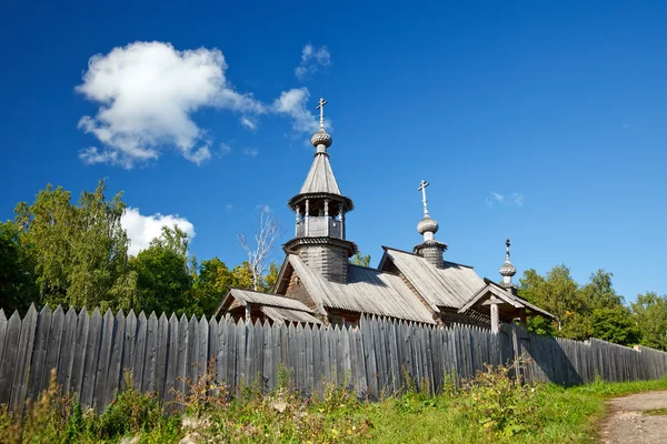 Antigua iglesia rusa ortodox —  Fotos de Stock