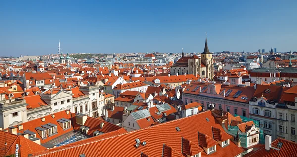Red, eski şehir, Prag çatılar — Stok fotoğraf