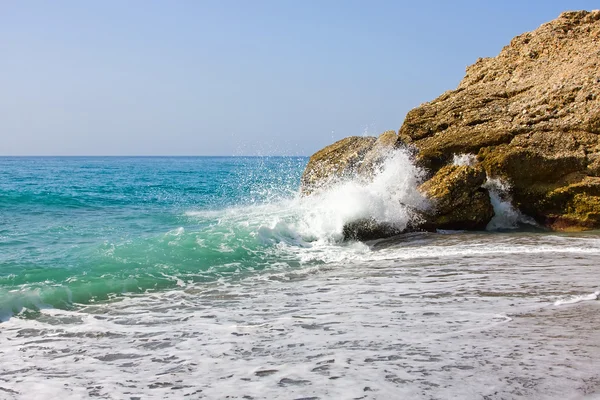 Пляж на Середземному морі — стокове фото