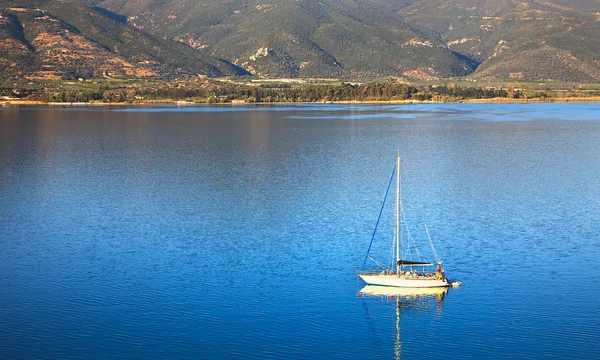 Yachts in Aegean sea — Stock Photo, Image