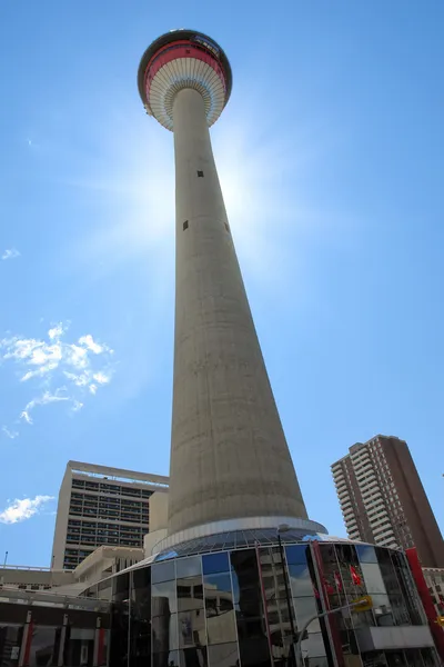Calgary tower v centru města calgary — Stock fotografie