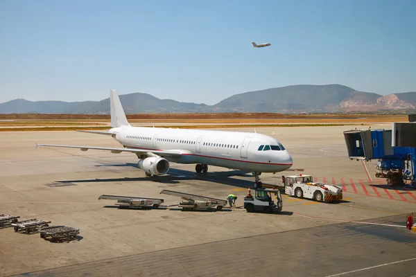 Avião se preparando para o voo — Fotografia de Stock