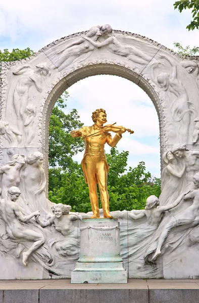 Statue von johann strauss in wien — Stockfoto