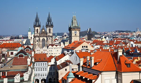 Czerwone dachy starego miasta, Praga — Zdjęcie stockowe
