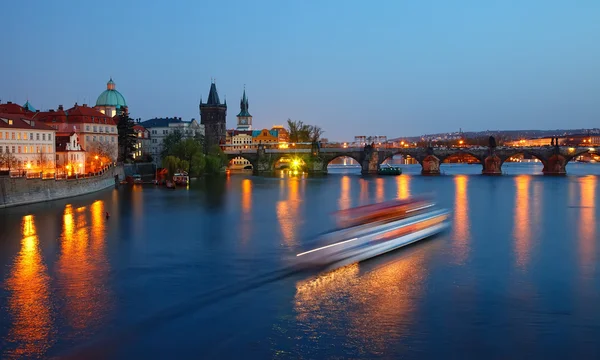 Most Karola w nocy, Praga — Zdjęcie stockowe