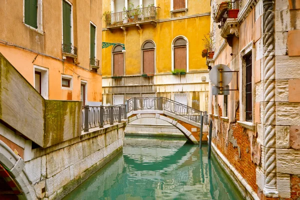 Pequena ponte em Veneza — Fotografia de Stock
