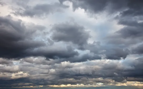 음산 한 하늘 로열티 프리 스톡 사진