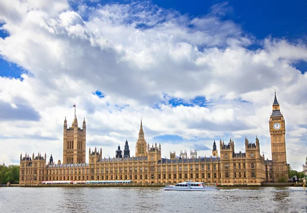 Big Ben und Parlamentsgebäude — Stockfoto