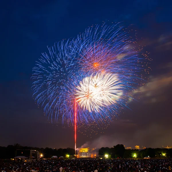 リンカーン記念館上空の花火 — ストック写真