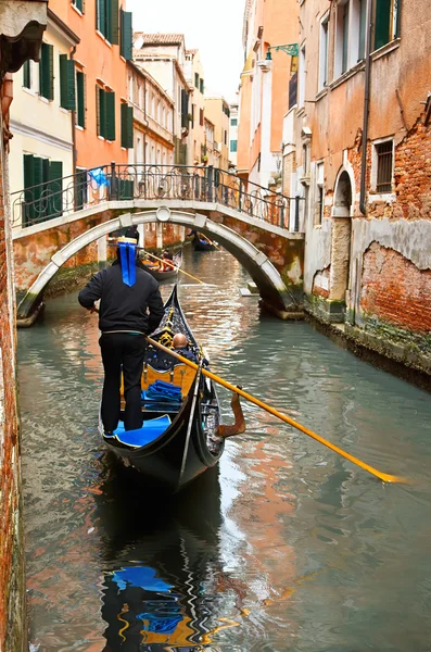Góndolas en el canal de Venecia — Foto de Stock