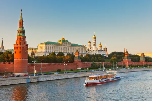 Московський кремль на заході сонця — стокове фото