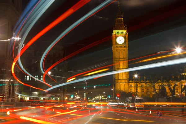 Verkeer in nacht Londen — Stockfoto