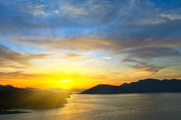 Prachtige zonsondergang over de Egeïsche zee — Stockfoto