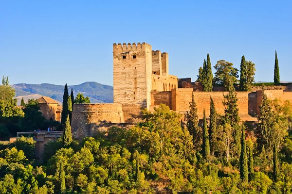 Vista de la Alhambra al atardecer — Foto de Stock