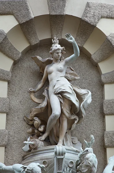 Sculptures on Michaelerplatz Fountain in Hofburg Quarter, Viena — Foto de Stock