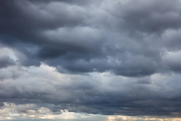 ท้องฟ้าที่มีพายุ — ภาพถ่ายสต็อก