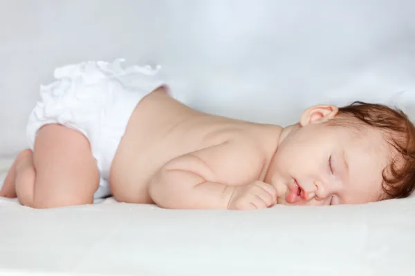 Bayi perempuan yang tertidur. — Stok Foto