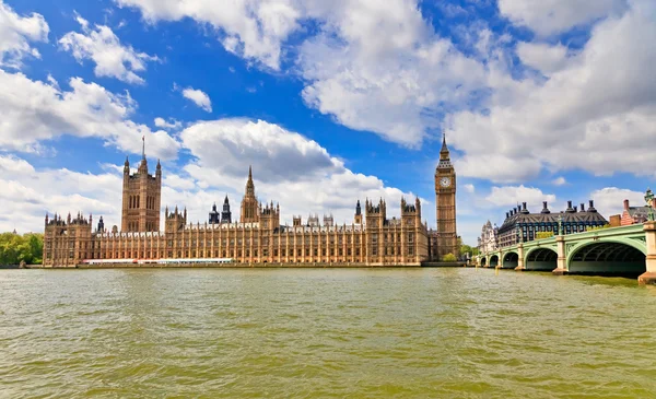 Blick auf Parlamentsgebäude in London — Stockfoto