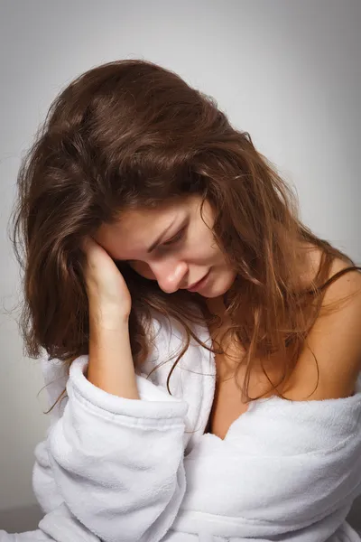 Junge Frau leidet unter Depressionen — Stockfoto