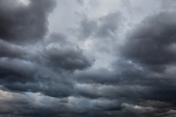 自然背景: 暴风雨天空 — 图库照片
