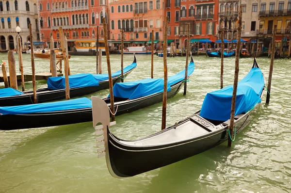Traditional gondolas in Venice — Stockfoto