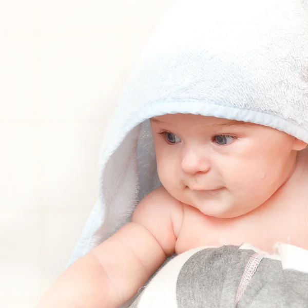 Söt baby efter att ha tagit ett bad — Stockfoto