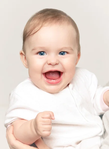Mignon sourire bébé fille — Photo