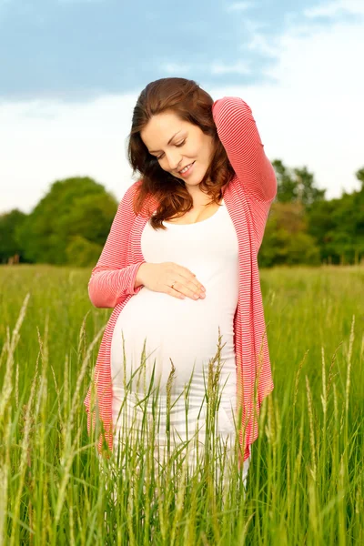 Açık güzel bir hamile kadın portresi — Stok fotoğraf