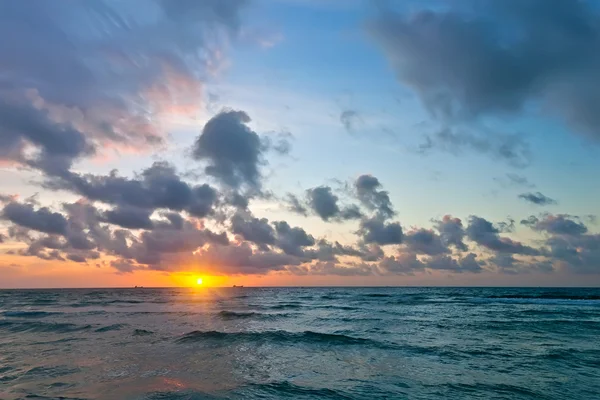 Salida del sol sobre el océano Atlántico, FL, EE.UU. — Foto de Stock