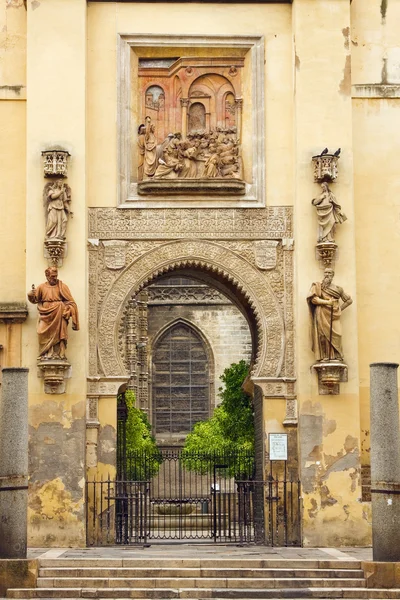 Ворота в Ла-Хиральда, Севилья, Испания — стоковое фото